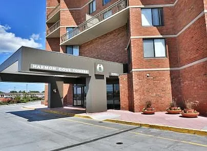 616 Harmon Cove Tower — Photo 18