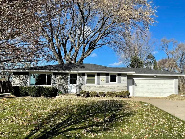 2374 S Ridge Rd, Green Bay, WI 54304