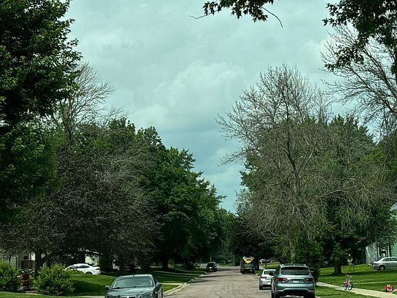5th image of 840 Carlton Ave