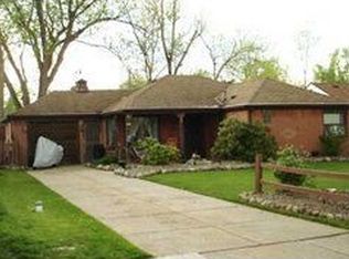 23 Parkdale Dr, Lancaster, NY 14086