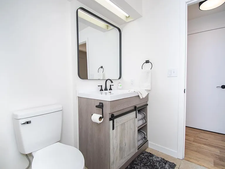 554 W 5th St #1 — Photo 15