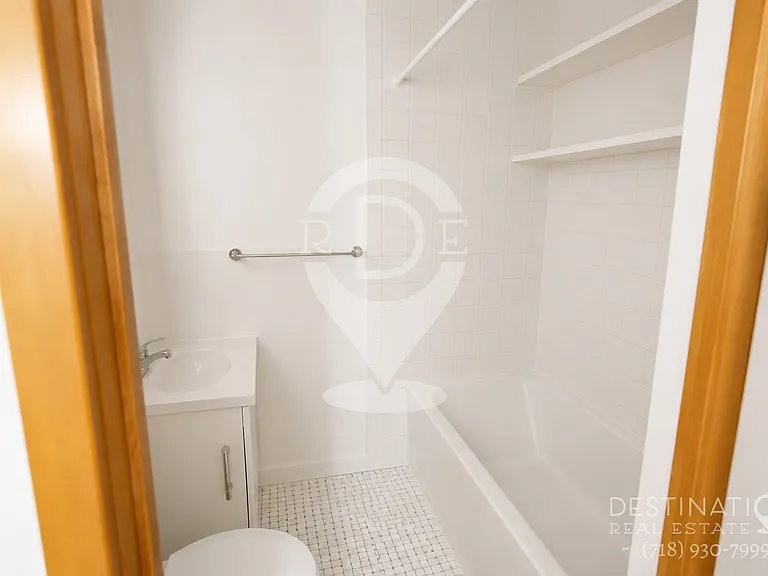 387 Clinton St #3L — Photo 8