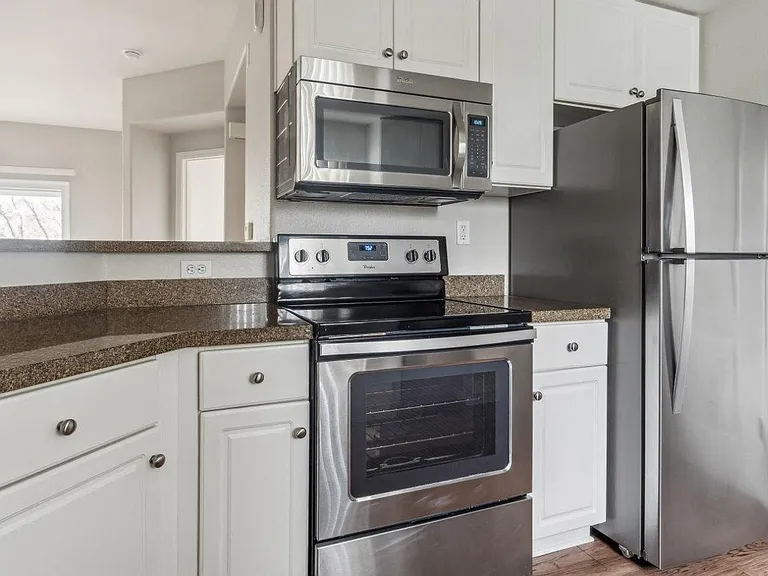 Kensington Apartments — Photo 37