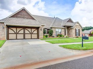 2121 SE 9th St, Moore, OK 73160