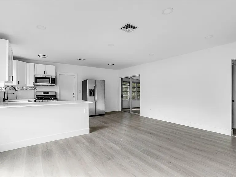 6831 Greene St — Photo 4