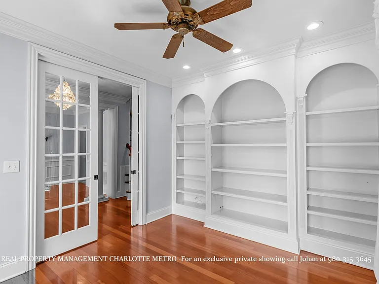 529 Queens Rd — Photo 18