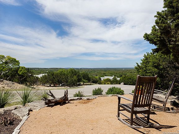 4th image of 135 SCENIC BLUFFS DR