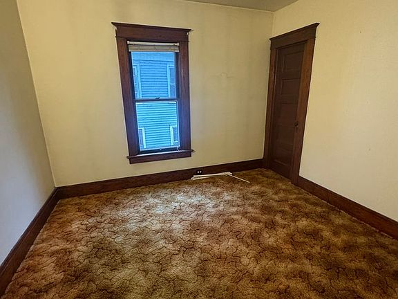 5th image of 390-392 Locust Ave