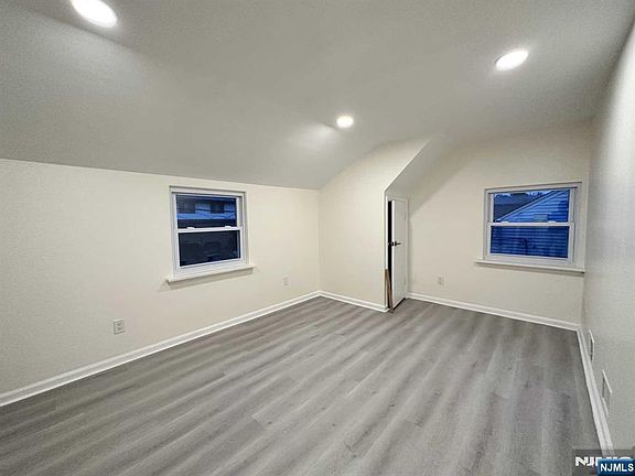 4th image of 231 Falmouth Ave