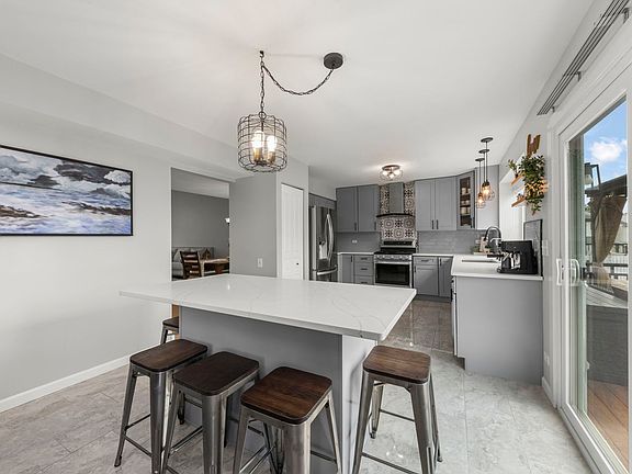 4th image of 422 Cardinal Dr