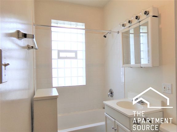 5th image of 1047 W North Shore Ave #2N