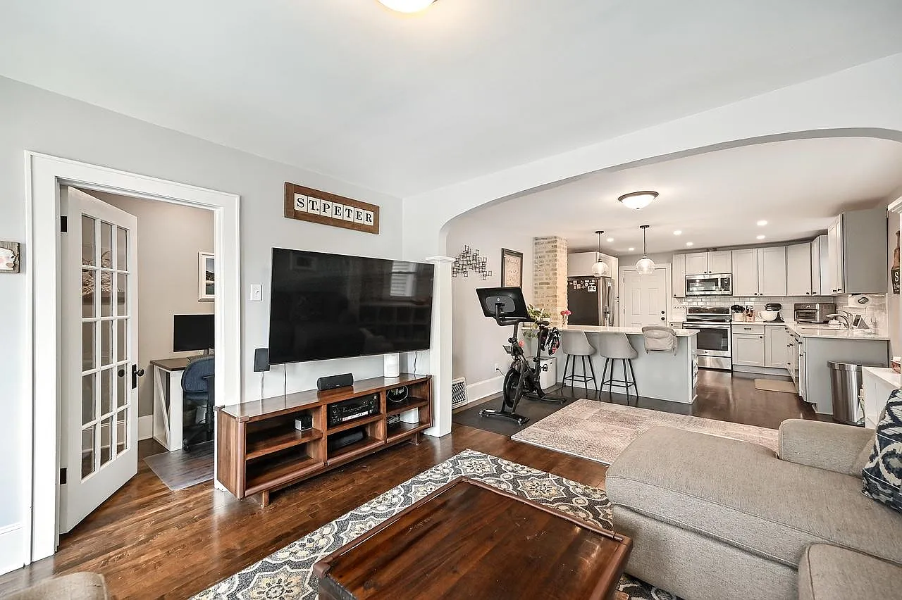 2542 S Burrell St — Photo 1