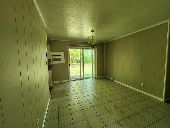 3rd image of 937 Lark Ct