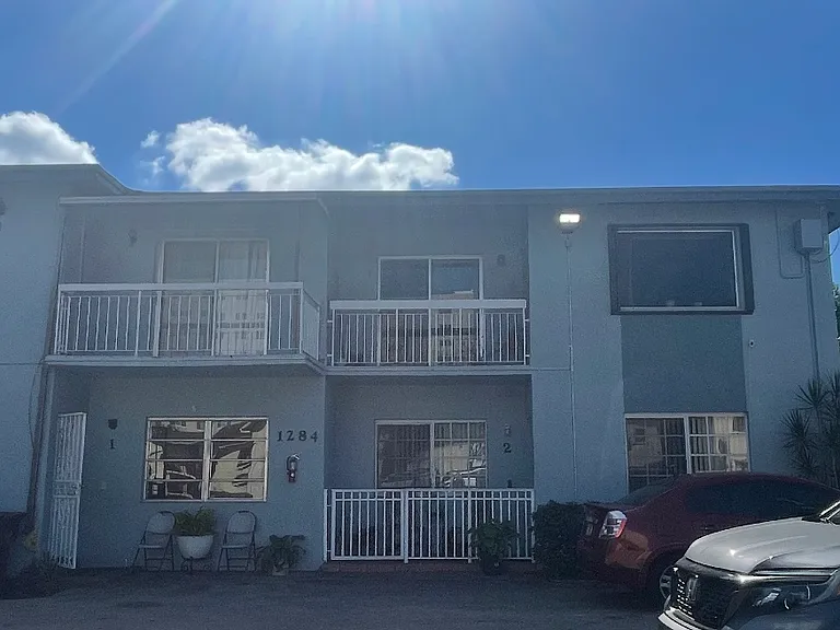 1284 W 44th Pl — Photo 18