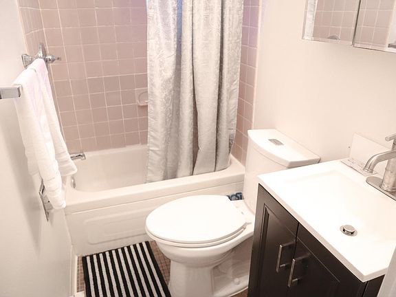 5th image of 238 S 22nd St Unit 202