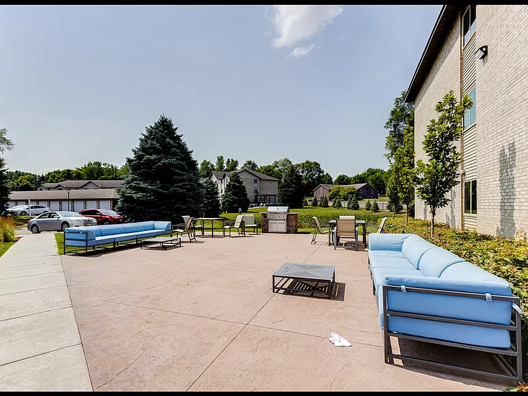 Community BBQ Area | White Pines Apartments | Shakopee MN Apartments For Rent