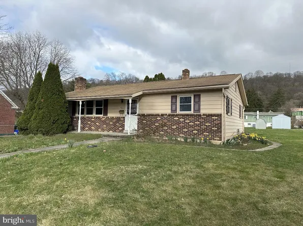 907 W 4th St, Lewistown, PA 17044
