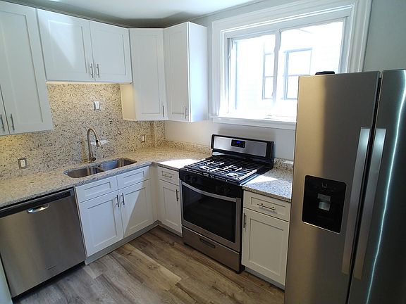 4th image of 1921 W Larchmont Ave #2