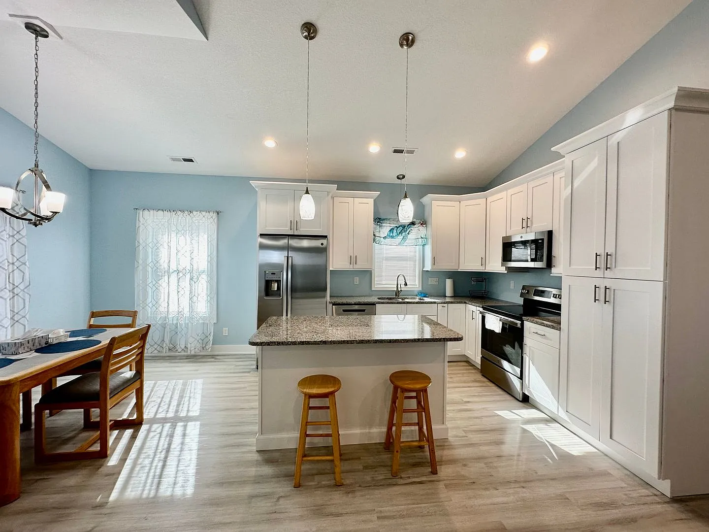Seasonal Furnished Newer Home-Colington — Photo 2