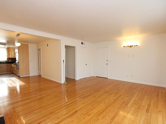 5th image of 105 Manor Dr