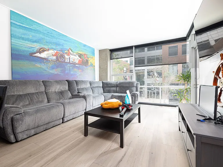 321 10th Ave #204 — Photo 3