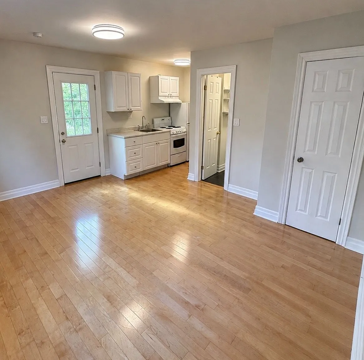 Studio, $1,100 — Photo 2