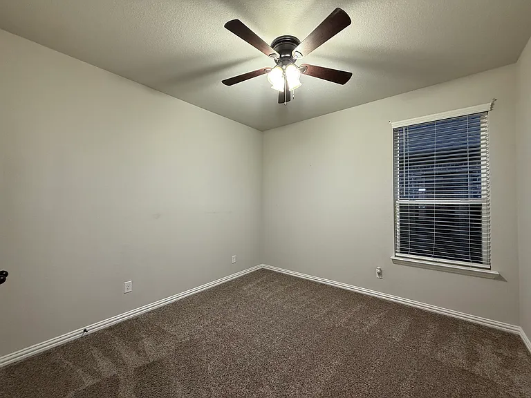 1717 Victoria Dr — Photo 29