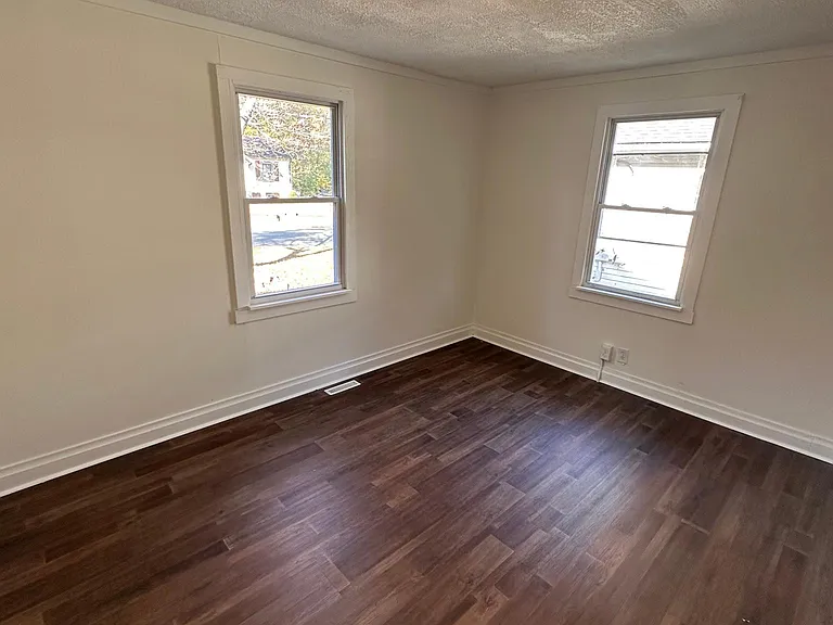 1911 Francis St — Photo 5