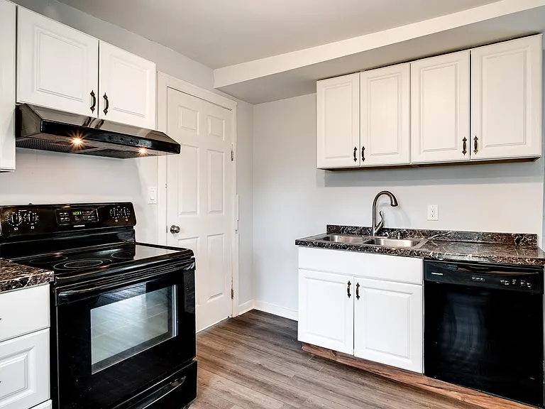 1507 Meridian St — Photo 15