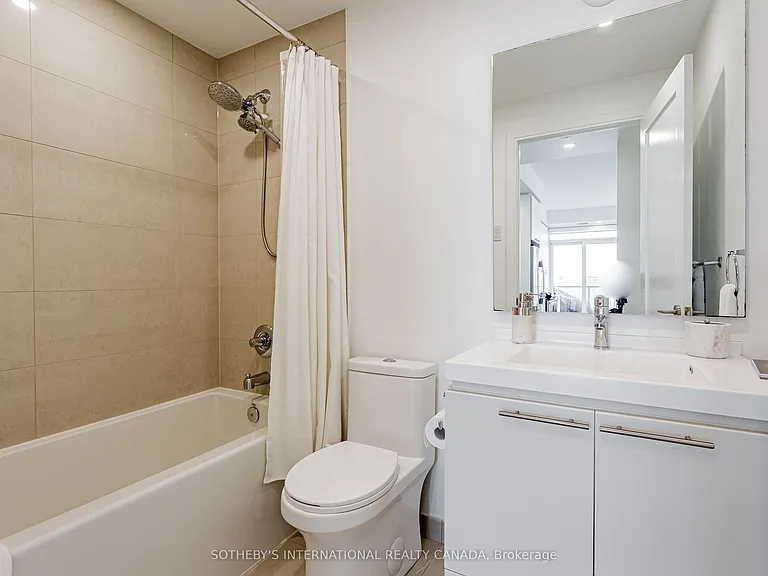 70 Roehampton Ave #2014 — Photo 24