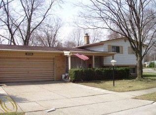 32655 Meadowlark Ct, Farmington, MI 48336