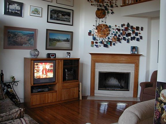 Family Room w/Fireplace