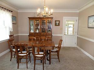 4th image of 1006 Oakmont Cir