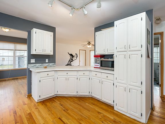 5th image of 32801 Winther St