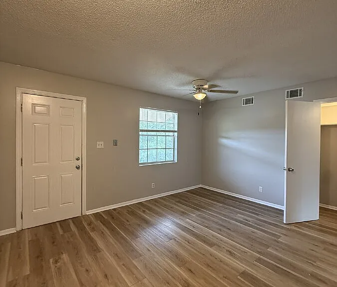 101 Woodhouse Ln #D — Photo 1