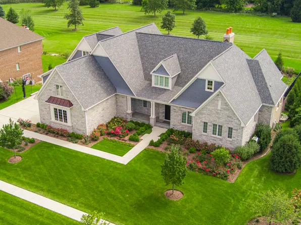 5N085 Prairie Rose Dr, Saint Charles, IL 60175