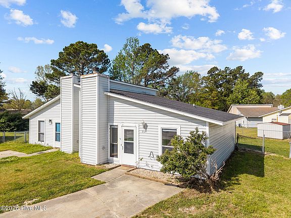 2nd image of 208 Yaupon Drive
