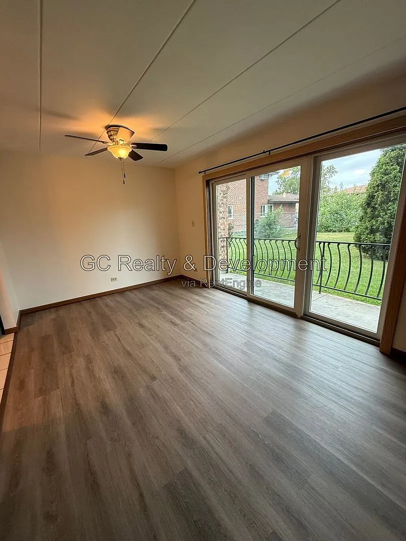 14810 Kenton Ave — Photo 4