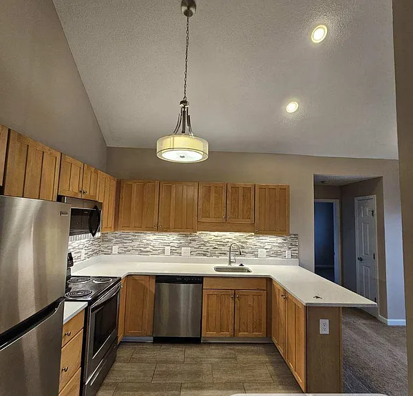 499 Burroughs Dr #5 — Photo 2