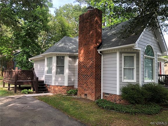 3rd image of 6104 Holly Trace Dr