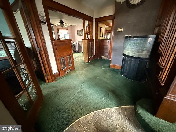 2nd image of 225 Vine St