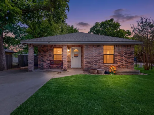 494 Park St, Cleburne, TX 76031