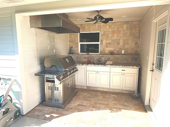 Outdoor Kitchen