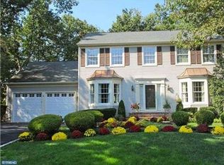 10 Greenbrier Ct, Voorhees, NJ 08043