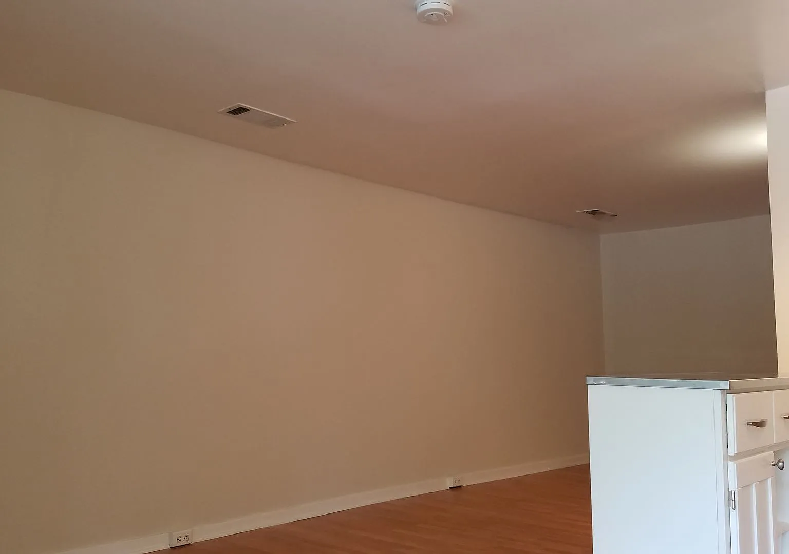 Adorable second level Studio Condo available mid September! — Photo 3