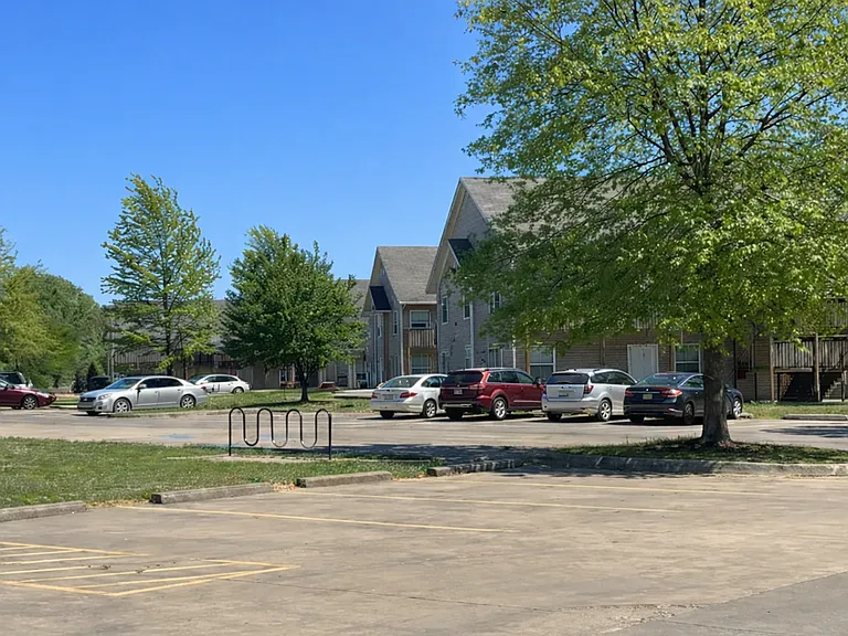 Willow Park Apartments — Photo 7