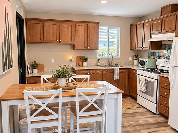 4th image of 1134 Villa Calimesa Ln
