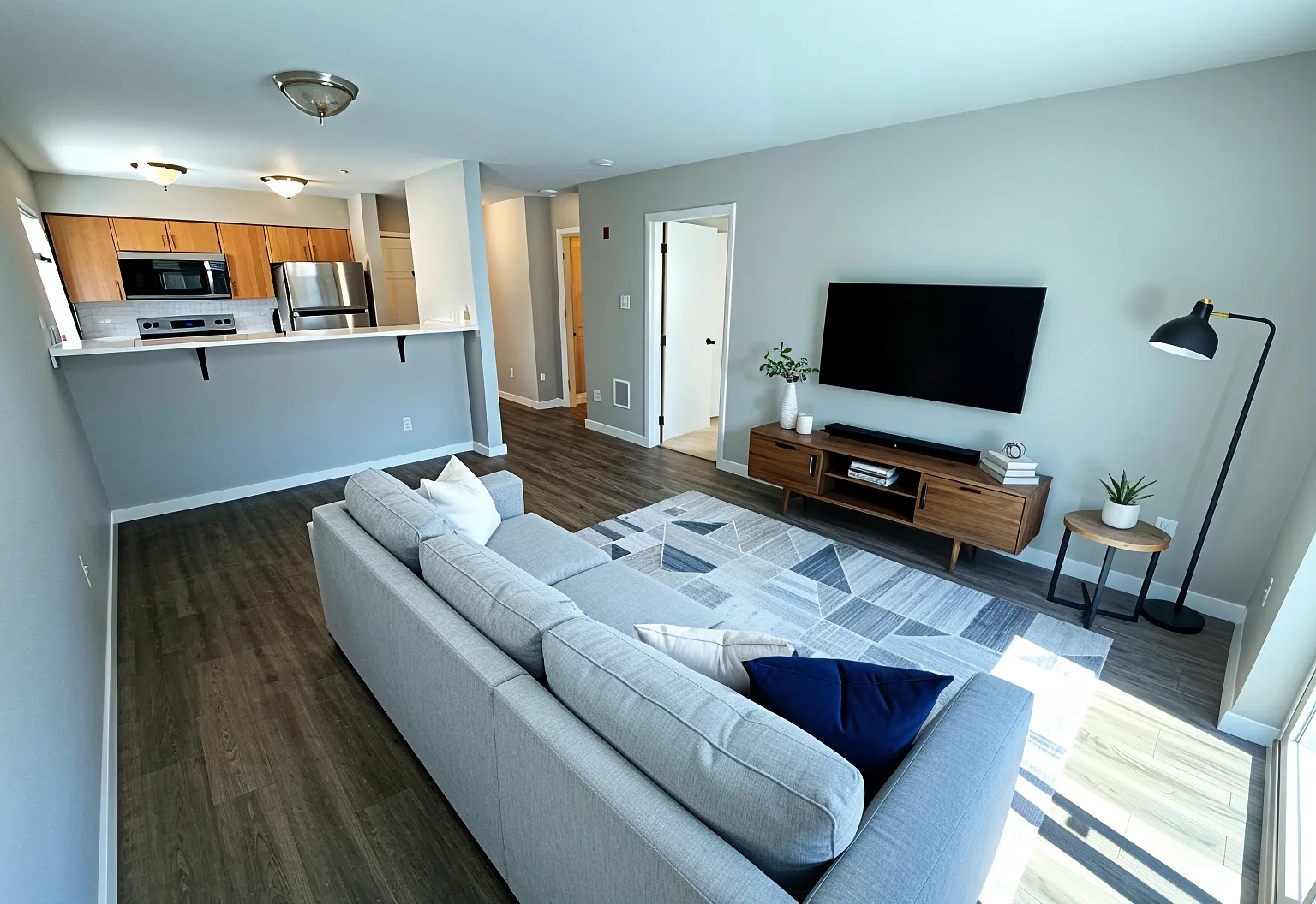 Raleigh Court — Photo 1