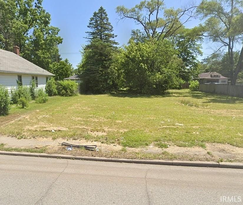 2nd image of 814 N Olive St
