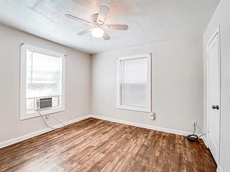 2520 Anita St — Photo 14
